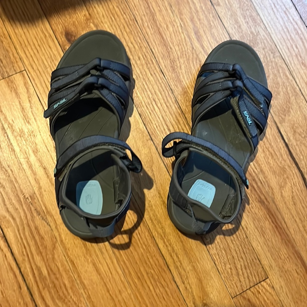 Teva Tirra sandal in blue and size 9.5